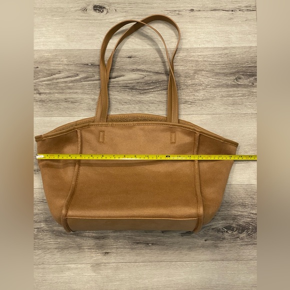 NEIMAN MARCUS Reversible Faux Shearling Fur Sherpa Tote Bag in Tan Camel - Picture 6 of 9